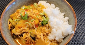 Rotes Thai-Curry mit Poulet
